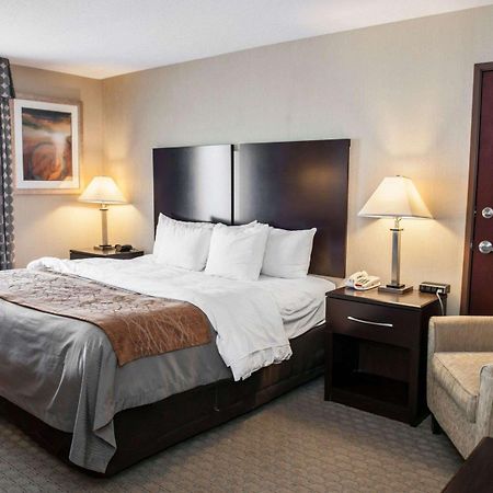Comfort Inn & Suites Мънси Екстериор снимка