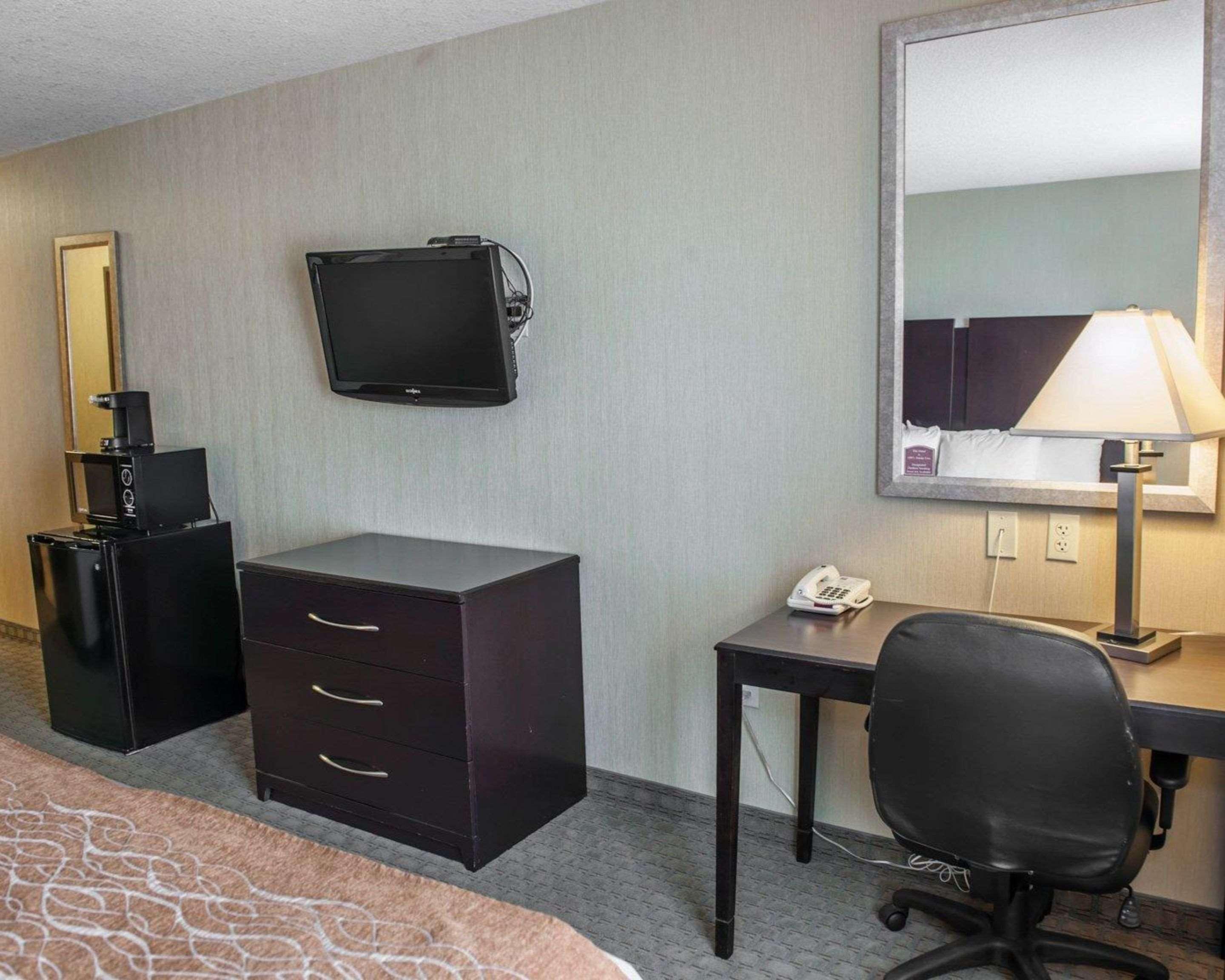 Comfort Inn & Suites Мънси Екстериор снимка
