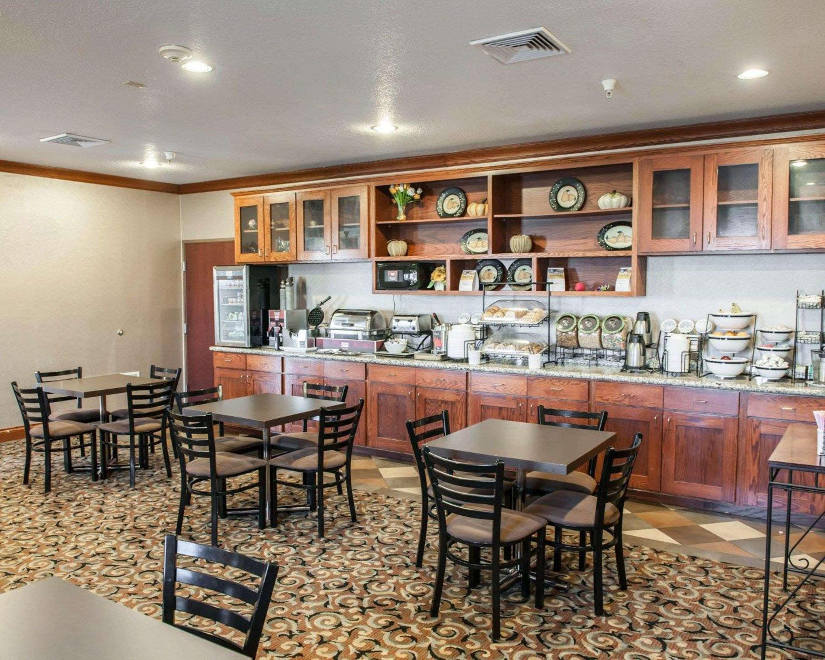 Comfort Inn & Suites Мънси Екстериор снимка